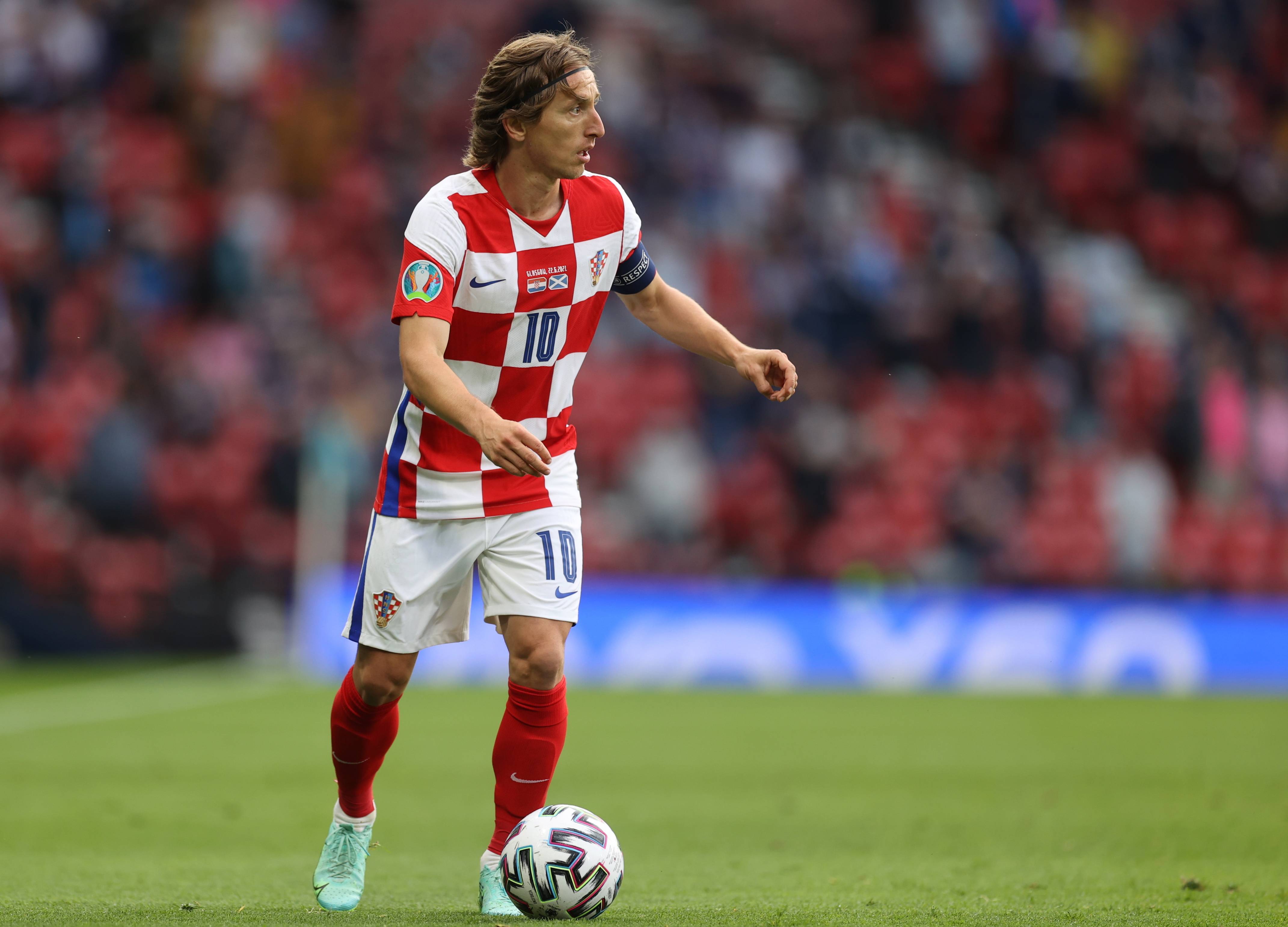 2025 赛季：堪萨斯皇家队由于战绩回升，正式提交了在市中心建设新球场的最终提案