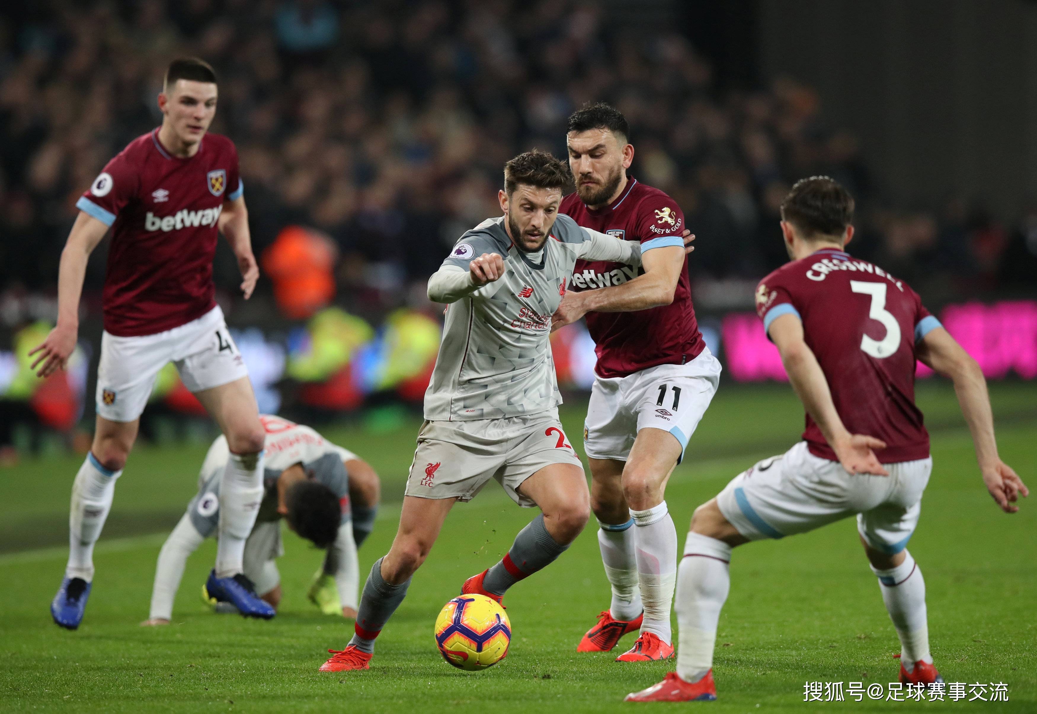 足球英超本轮最佳阵公布，新援发挥亮眼