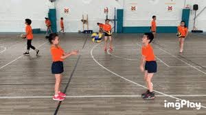 记者：哲凯赖什手指骨折，但他带伤坚持参加比赛和训练